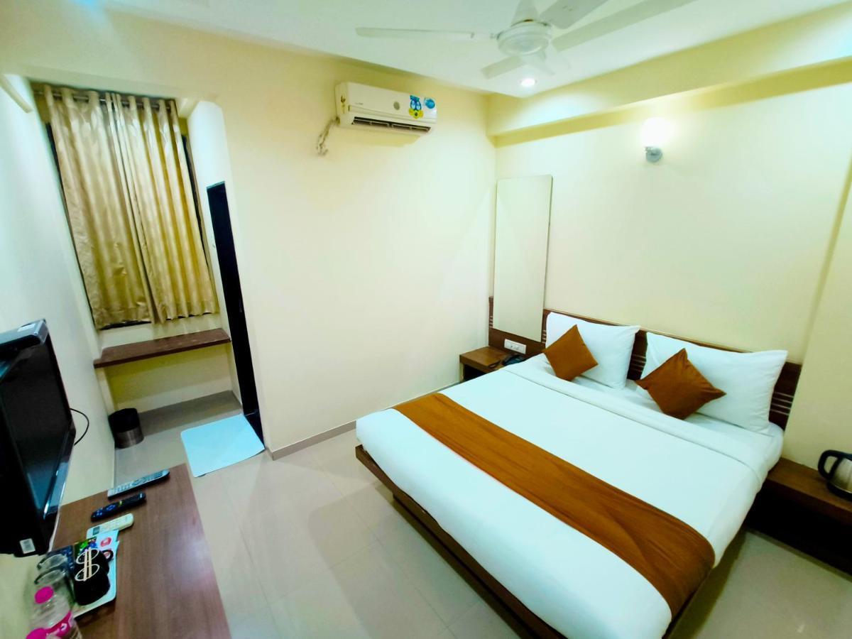 Sai Srushti By Neem Square Hotel Shirdi Exterior photo