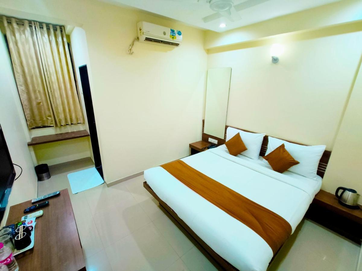 Sai Srushti By Neem Square Hotel Shirdi Exterior photo