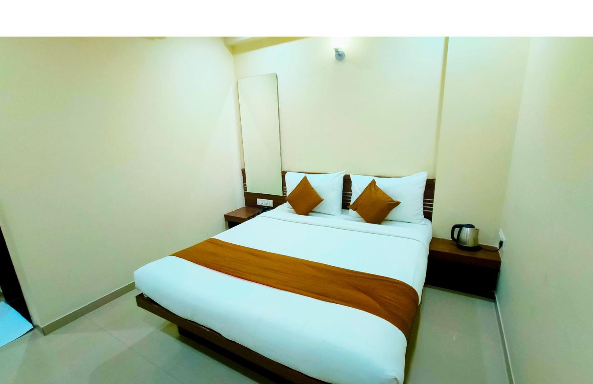 Sai Srushti By Neem Square Hotel Shirdi Exterior photo
